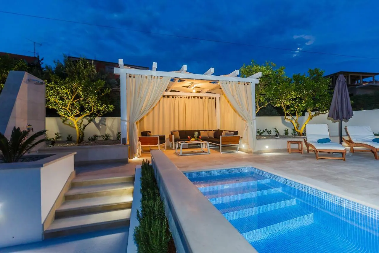 Apartments And Studio Giovanni 1 Trogir 0*,